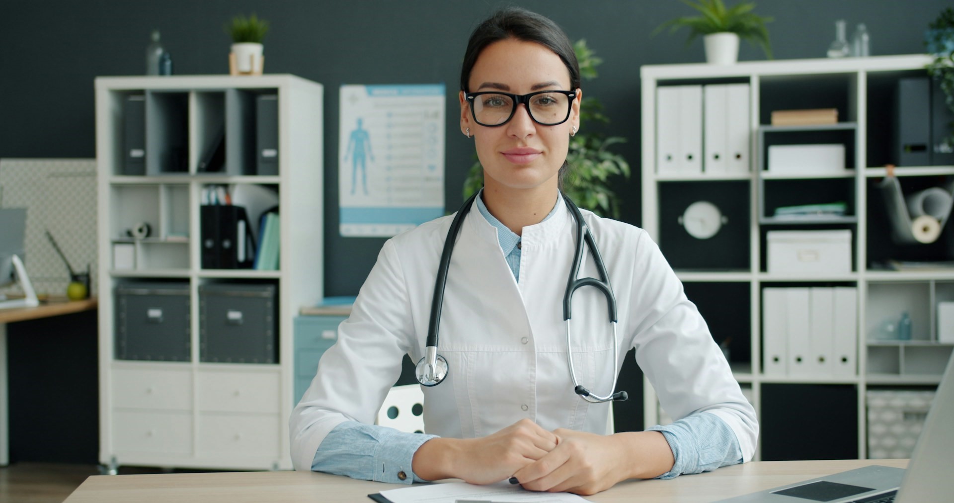 Pagat Indikative për Mjekët dhe Estetistët: Çfarë Ndryshon dhe sa Kushton